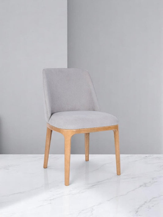 alt="Modern grey dining chair with curved backrest and natural oak wooden legs"